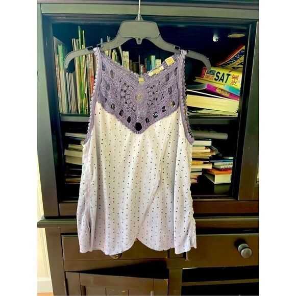 Gimmicks by BKE ladies top by Buckle, large, blue with crocheted blue trim - Picture 2 of 12